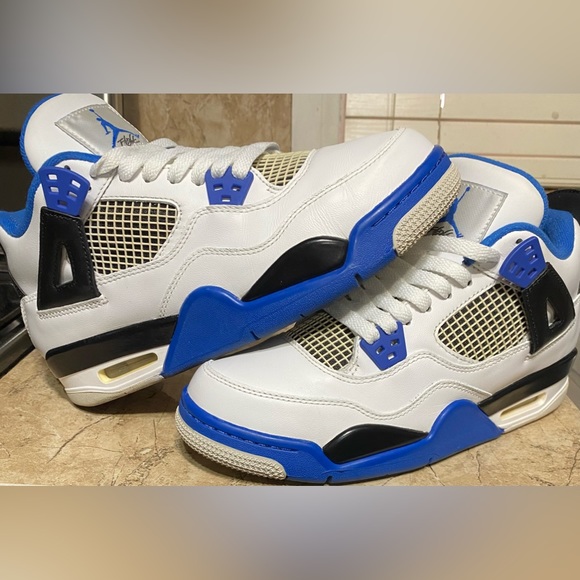 Jordan 4s - Picture 6 of 6